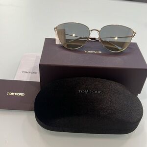 COPY - Brand new cat eye Tom Ford sun glasses.